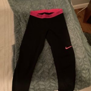 Nike DRI-FIT Capri Leggings
